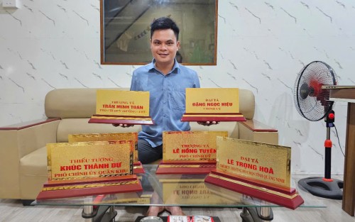 Thiết Kế & Chế Tác Biển Chức Danh Bằng Đồng – Quà Tặng Sang Trọng Dành Cho Lãnh Đạo Mới Nhậm Chức