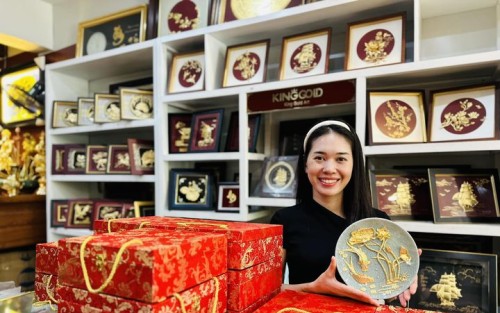 Quà Tặng Lãnh Đạo Nghỉ Hưu – Tri Ân Tinh Tế, Tôn Vinh Đóng Góp cho Cơ Quan, Doanh nghiệp