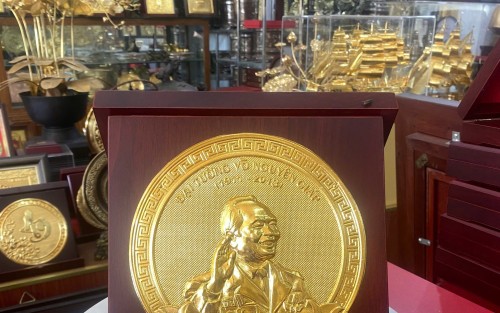 Tranh Chân Dung Bác Võ Nguyên Giáp - Tác Phẩm Đồng Chạm Nổi Thủ Công Tinh Xảo