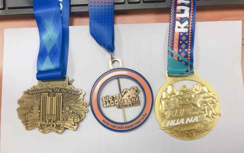 Thiết kế và chế tác huân chương vàng, bạc, đồng theo yêu cầu – Dấu ấn vinh danh mang bản sắc riêng