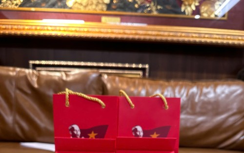 Biểu Trưng Và Xu Mạ Vàng Giới Hạn