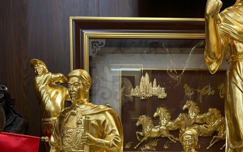 Tượng Hưng Đạo Đại Vương Trần Quốc Tuấn Bằng Đồng Mạ Vàng - Khí Phách Hào Hùng Dân Tộc