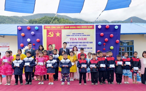 Trao Tặng Điểm Trường 446 Triệu Đồng tại Điện Biên