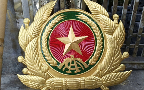 Thi Công Logo Tòa Nhà Bằng Đồng: Khẳng Định Vị Thế & Sự Uy Nghiêm