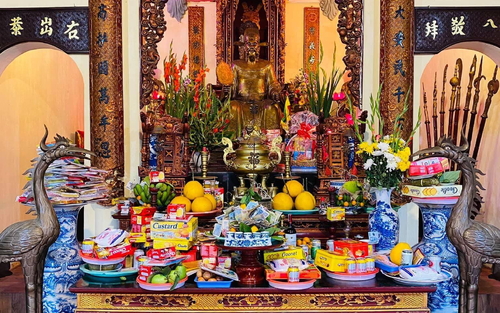 Bí Quyết Chọn Đồ Thờ Cuối Năm: Đồ Đồng Mạ Vàng Đại Bái Chuẩn Phong Thủy