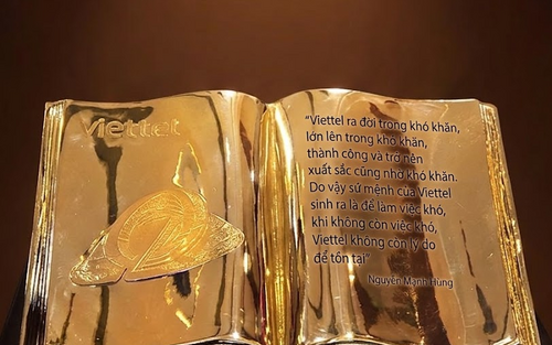 Khắc ghi tinh thần vượt khó Viettel trong tuyệt tác vàng 24K