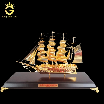 Mô hình thuyền dát vàng