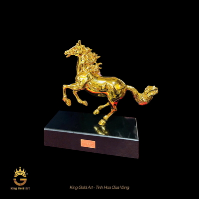 Tượng ngựa mạ vàng 24k, quà tặng quý linh tuổi ngọ