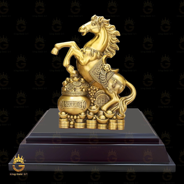 Tượng Ngựa Vàng Phong Thủy Ôm Hũ Tụ Bảo Khắc Chữ Nổi