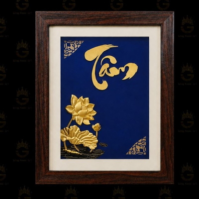 Tranh Chữ Tâm Hoa Sen Mạ Vàng Khung Gỗ Sồi Sang Trọng