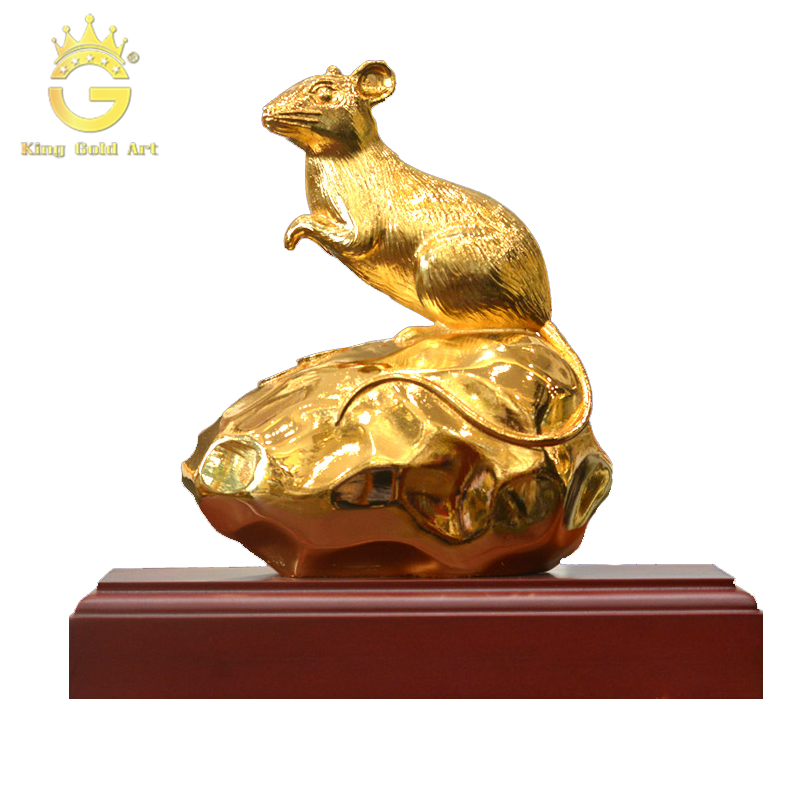 tượng chuột dát vàng