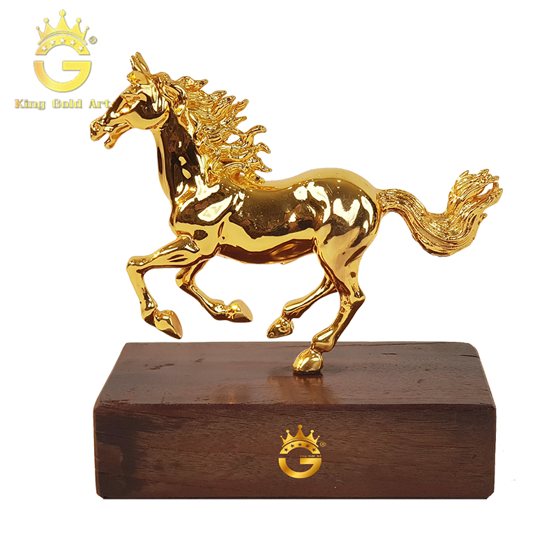 tượng ngựa mạ vàng 24k