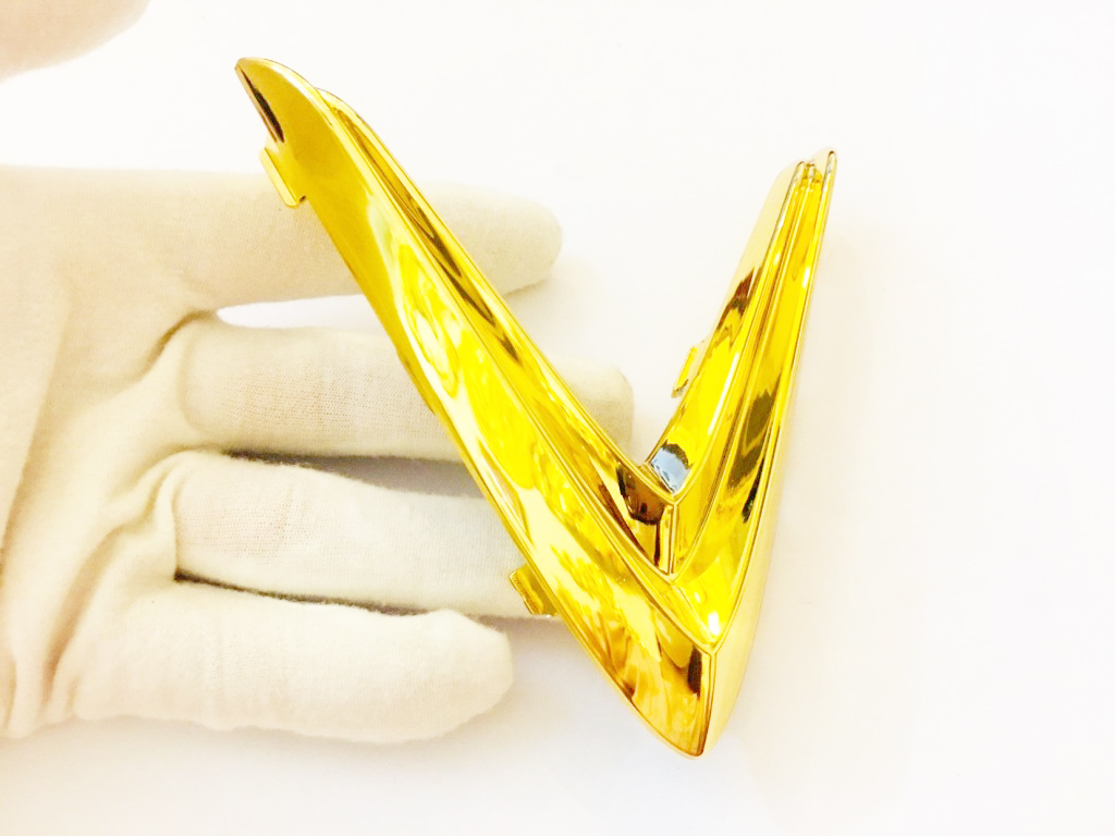 làm logo vinfast dát vàng sang trọng 24k