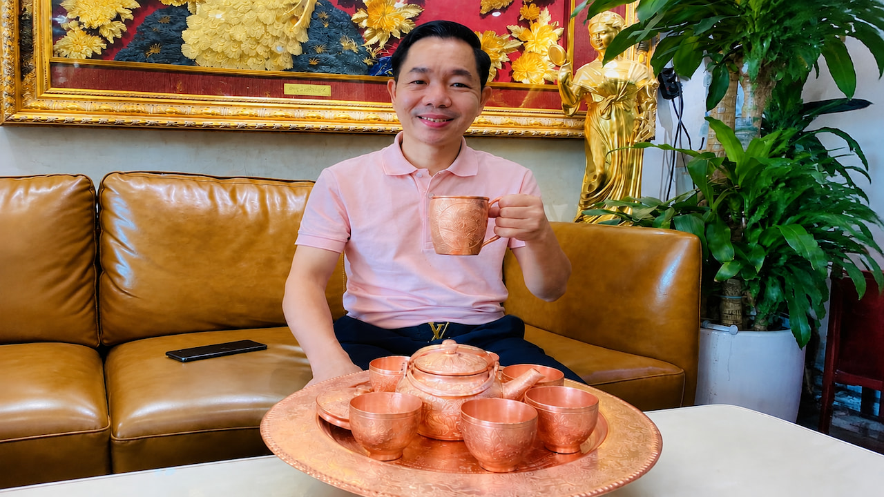 Bộ ấm chén quà tặng cao cấp bằng đồng với thiết kế thủ công tinh xảo tại King Gold Art